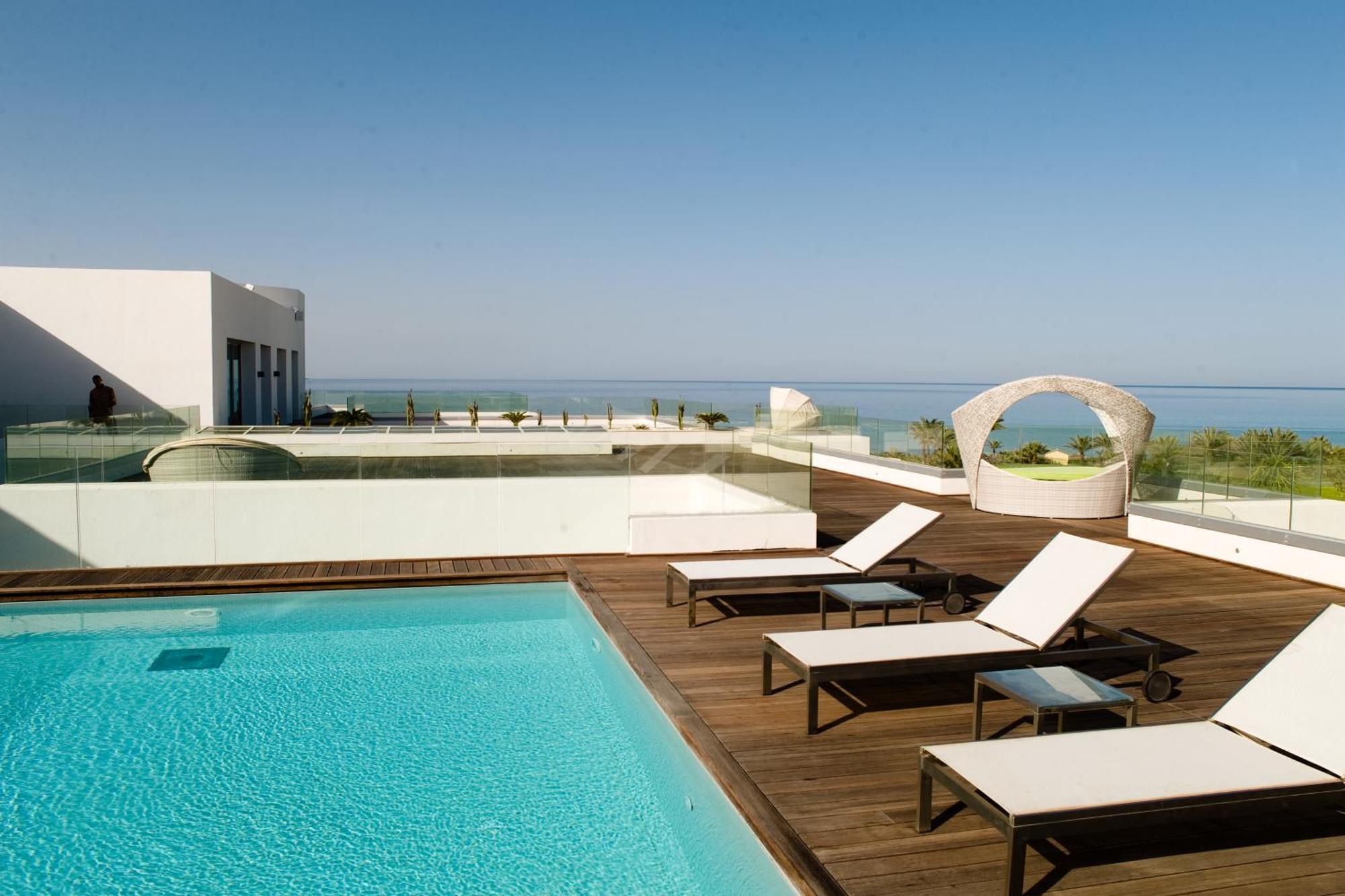 Royal Thalassa Μοναστίρ Εξωτερικό φωτογραφία Rooftop pool at the hotel
