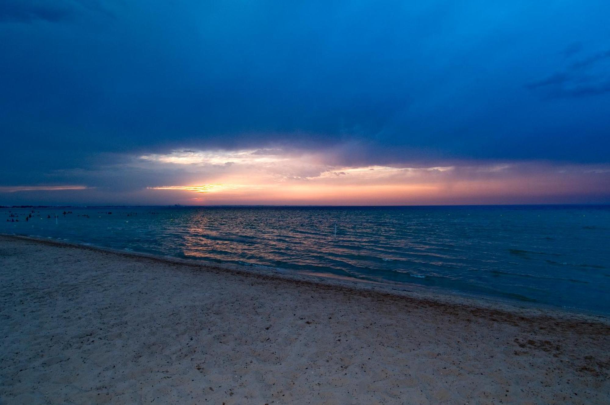 Royal Thalassa Μοναστίρ Εξωτερικό φωτογραφία Sunset at the beach