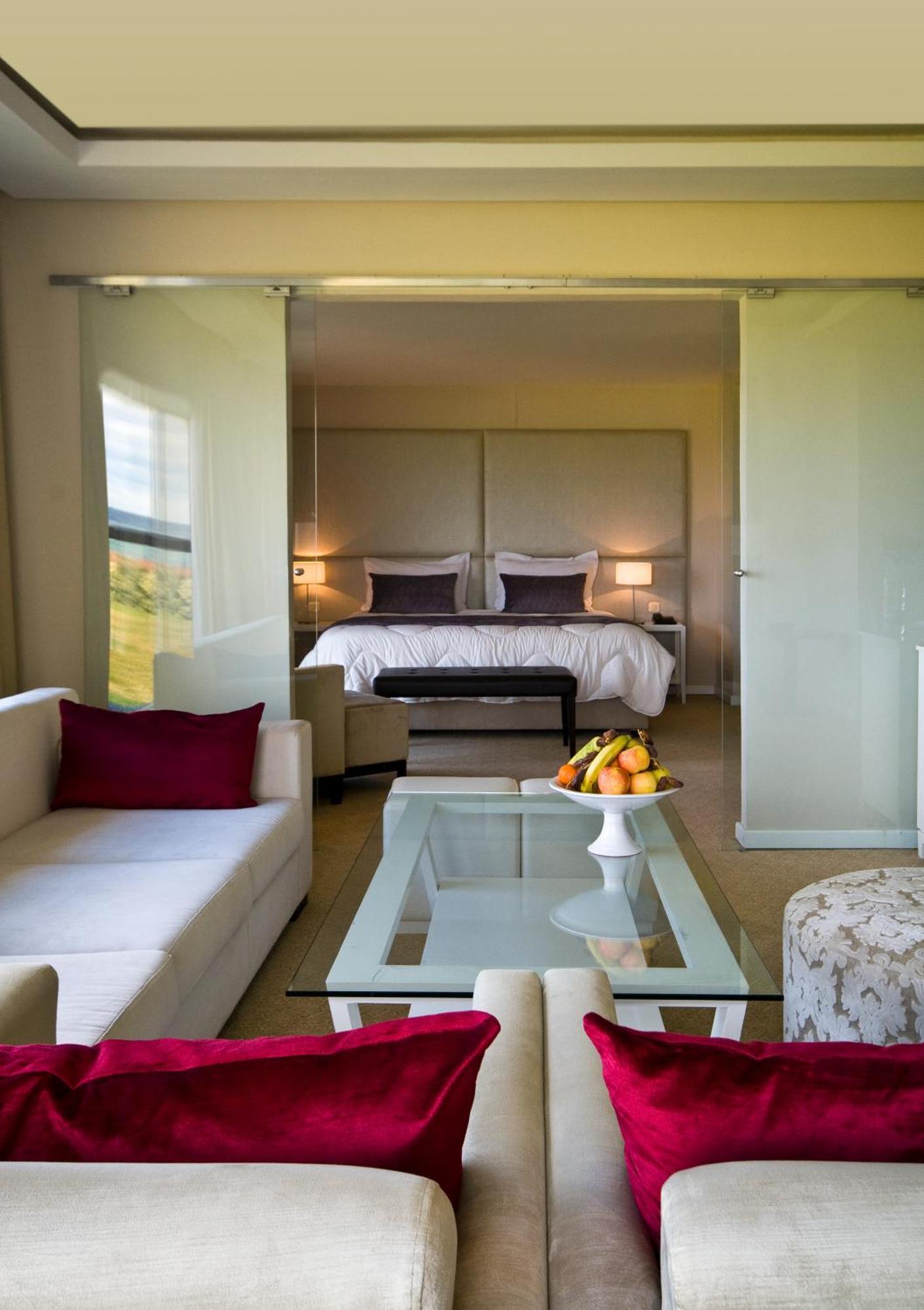 Royal Thalassa Μοναστίρ Εξωτερικό φωτογραφία A suite at the Cape Grace