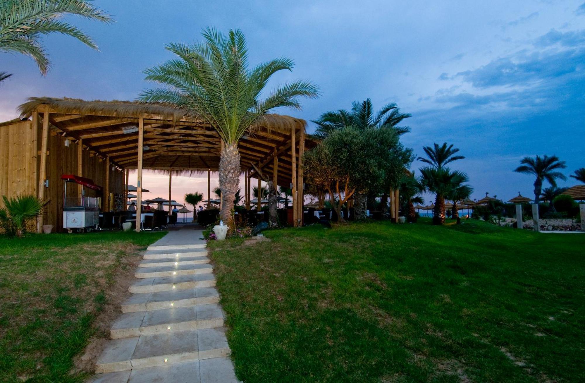 Royal Thalassa Μοναστίρ Εξωτερικό φωτογραφία The resort's beach bar