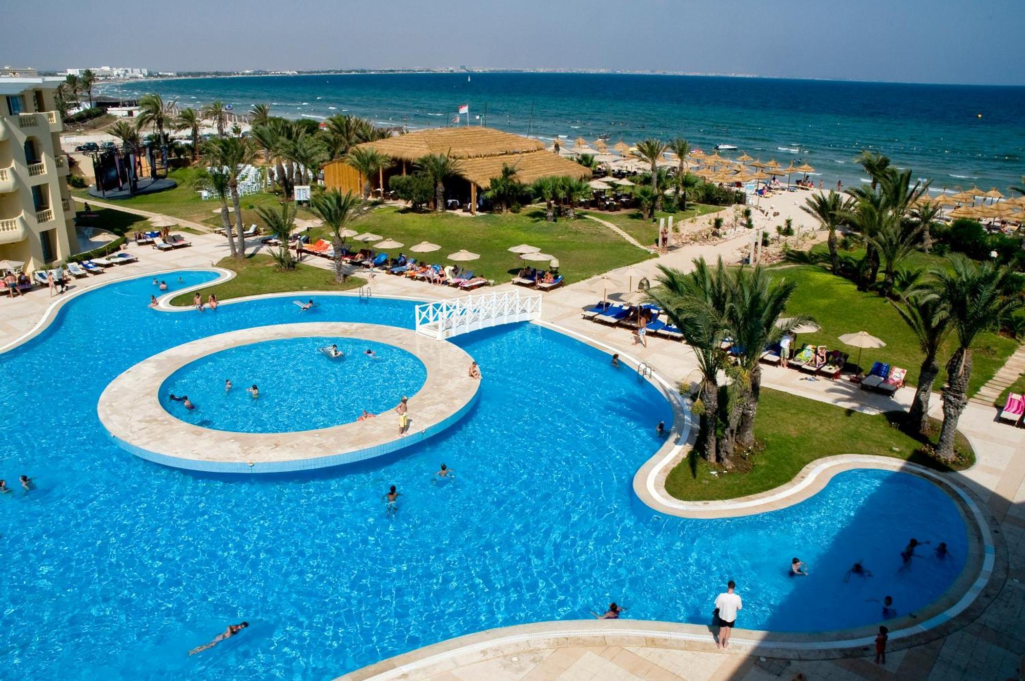Royal Thalassa Μοναστίρ Εξωτερικό φωτογραφία A swimming pool in a hotel
