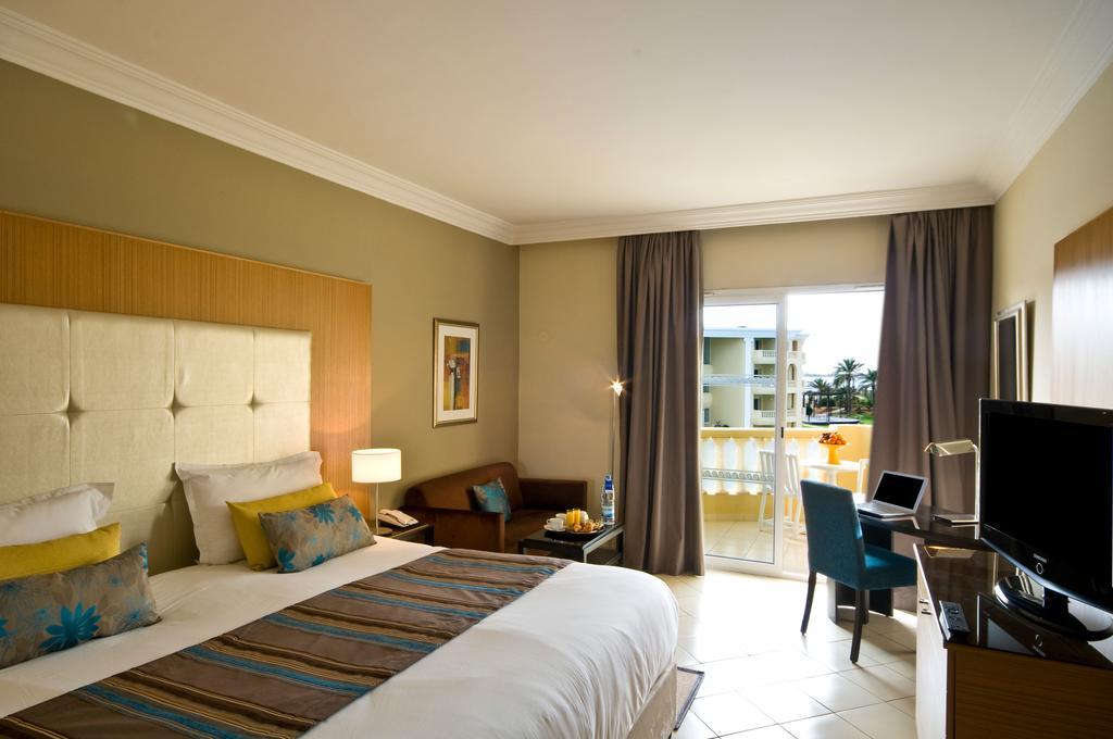 Royal Thalassa Μοναστίρ Εξωτερικό φωτογραφία A room at the hotel