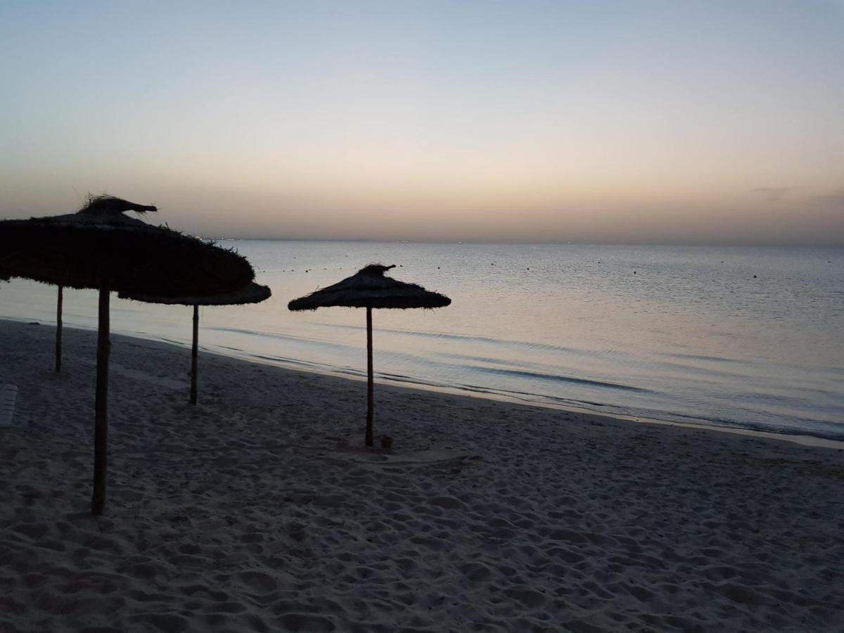 Royal Thalassa Μοναστίρ Εξωτερικό φωτογραφία Sunset at the beach