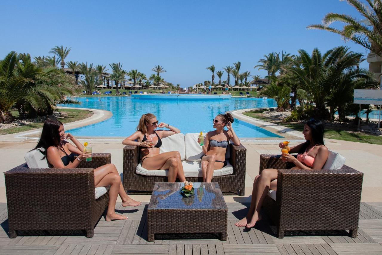 Royal Thalassa Μοναστίρ Εξωτερικό φωτογραφία The swimming pool at the hotel