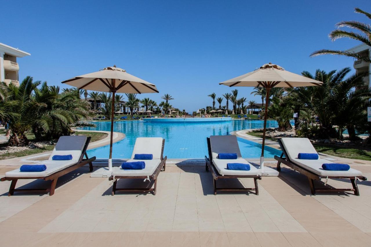Royal Thalassa Μοναστίρ Εξωτερικό φωτογραφία The swimming pool at the resort